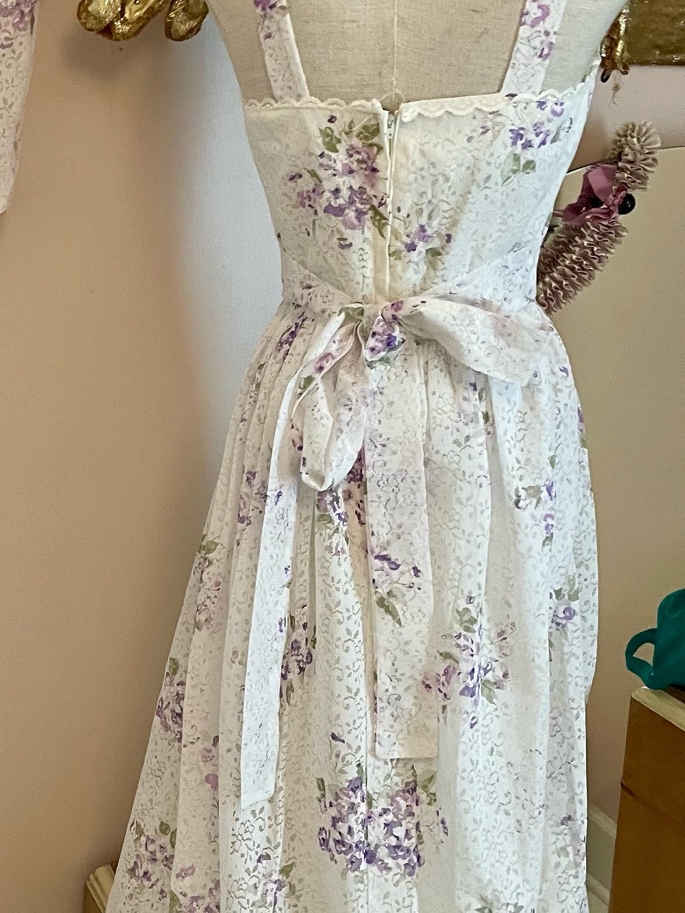 Vintage 1970s Lavender and White Lace Floral Maxi Garden Party Bridesmaid Dress - Picture 5 of 11